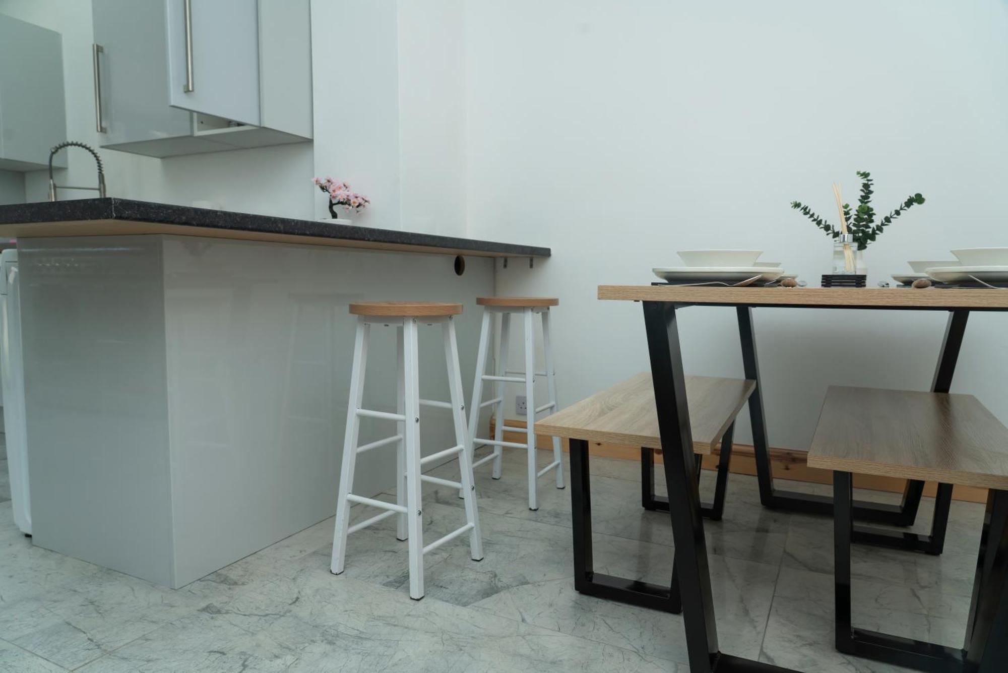 Double Bedroom Near Etihad And Coop Live With Free Parking, Shared Kitchen & Bathroom - Including Free 1-Hour Early Check-In Or Late Check-Out For Bookings Until July Manchester Exterior photo