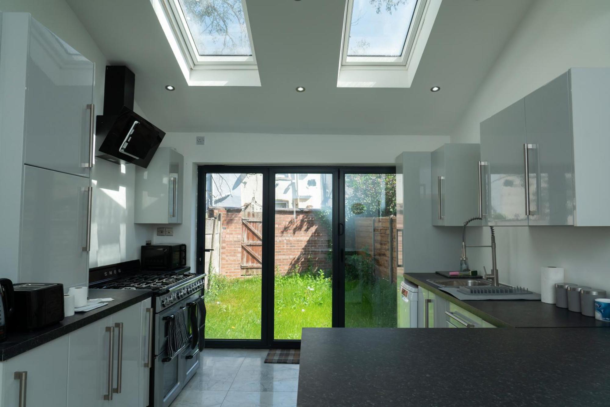 Double Bedroom Near Etihad And Coop Live With Free Parking, Shared Kitchen & Bathroom - Including Free 1-Hour Early Check-In Or Late Check-Out For Bookings Until July Manchester Exterior photo
