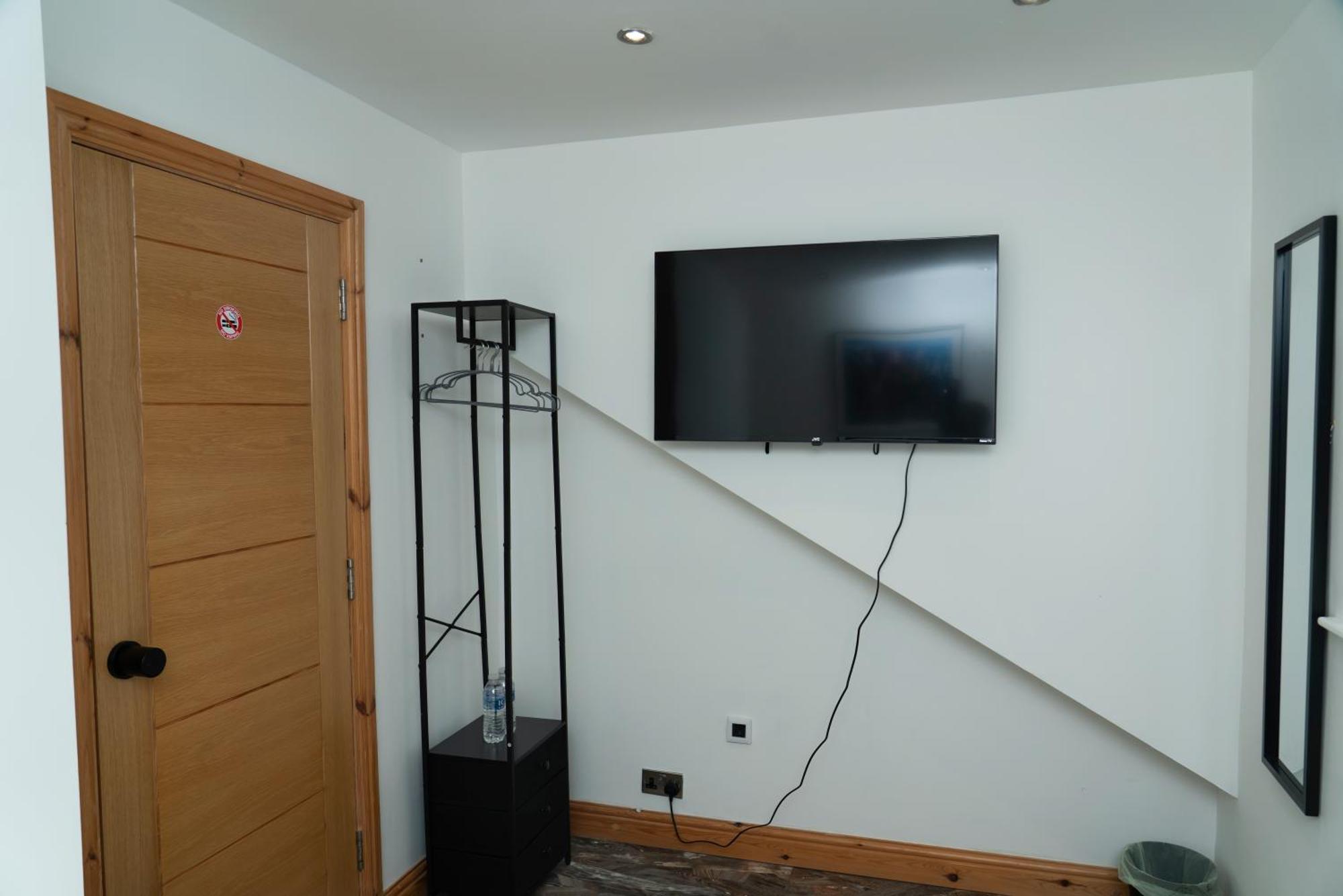Double Bedroom Near Etihad And Coop Live With Free Parking, Shared Kitchen & Bathroom - Including Free 1-Hour Early Check-In Or Late Check-Out For Bookings Until July Manchester Exterior photo